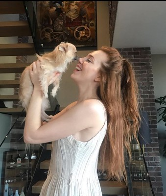 Elçin Sangu öyle bir poz verdi ki gören çıplak sandı! - Resim: 1