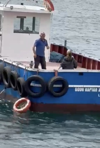 Kartal'da korku dolu anlar! Vapurdan denize düşen kadını balıkçılar kurtardı - Resim : 1