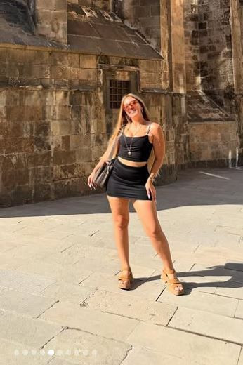 KPSS derslerine dekolte ile girmesi bir dönem Türkiye'de ortalığı sallamıştı! Fidan hocadan takipçilerini şaşırtan çırılçıplak bornoz pozu - Resim: 5