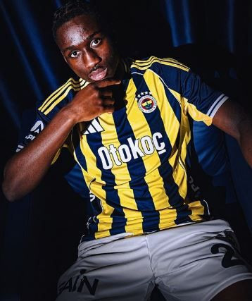 Fenerbahçe'de Aykut Kocaman'dan büyük sürpriz! O futbolcu kadroda kalabilir - Resim: 8