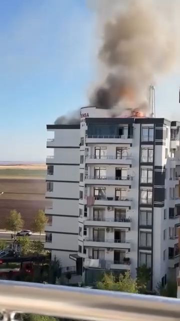 Diyarbakır’da korku dolu anlar! 7 kişi çatı yangınında mahsur kaldı - Resim: 5