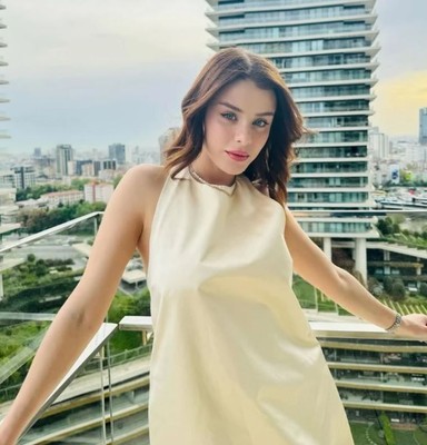 İlayda Alişan ile Oğulcan Engin'den aşk dolu Paris pozu! Romantik paylaşımı büyük beğeni topladı - Resim: 1