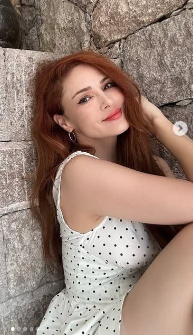 Mine Tugay "Yaz" diyerek yeşil bikinisiyle peş peşe fotoğraflarını paylaştı. Gören hayranları hayran kalıp bir kez daha baktı - Resim: 17