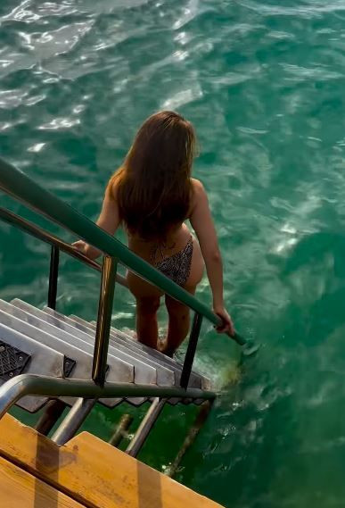 "Kilo aldın" eleştirilerine çok sinirlenmişti! Ünlü oyuncu Burcu Özberk altında hiçbir şey olmadan çırılçıplak yataktan paylaştı - Resim: 15