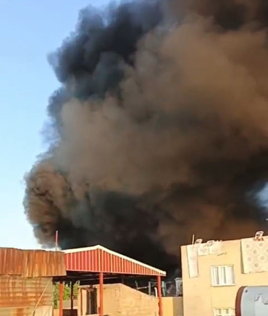 Bursa’da geri dönüşüm tesisinde yangın: Gökyüzünü siyah dumanlar kapladı - Resim : 1