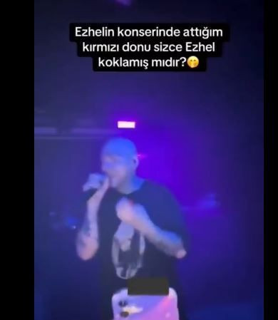 Rapçi Ezhel'in konserine giden genç kız, herkesin içinde kırmızı külodunu çıkarıp sahneye fırlattı. Ezhel'in külodu alıp yaptığı hareket herkesi şaşırttı - Resim: 6