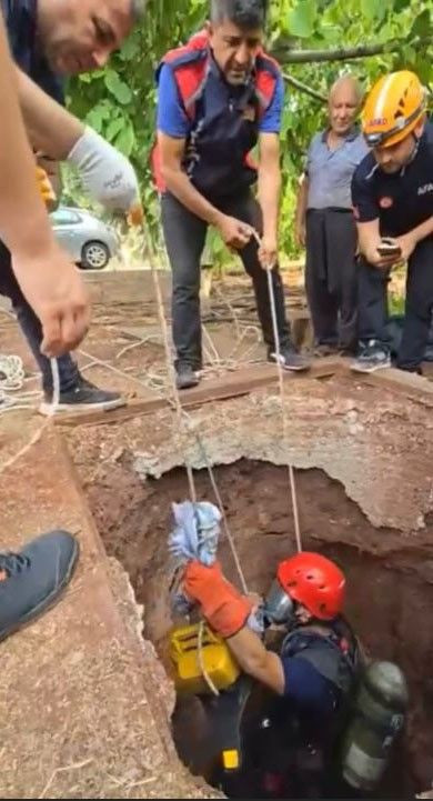 Osmaniye’de 18 metrelik kuyuya düşen yavru kedi için nefes kesen kurtarma operasyonu - Resim: 2