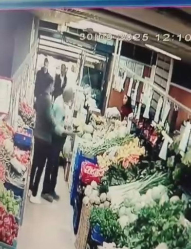 Markete giden kadına yumruklu saldırı dehşeti! Nedeni pes dedirtti: O anlar kamerada - Resim : 2