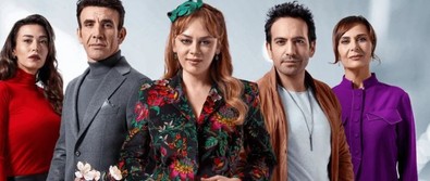 Bahar’ın yıldızı Demet Evgar’dan Anneler Günü pozu! “Çocuk da yaparım kariyer de” dedi! Sette kızını emzirirken paylaştı - Resim : 2