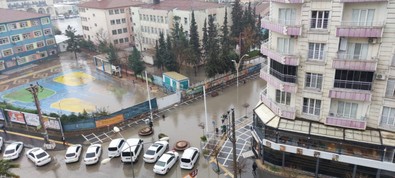 Kızıltepe'nin meşhur sokağı, sağanak yağışın ardından sular altında kaldı - Resim : 1