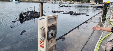 Hırvatistan’ın Adriyatik kıyısında yer alan turistik Istria Yarımadası'ndaki marinada 22 tekne alev alev yandı! - Resim : 1