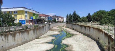Tekirdağ'da manzarayı gören gözlerine inanamadı. Her geçen gün düşen seviye sonunda dipleri gördü - Resim : 1
