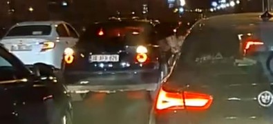 Mecidiyeköy E-5 Karayolu'nda dehşet anları! Korsan taksici kadını araçtan attı - Resim : 1