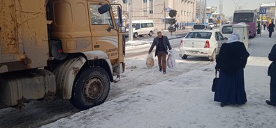 Hem yürekler hem ocaklar, onlar için yandı! Her evde depremzedeler için yüzlerce ekmek pişirdiler - Resim : 2