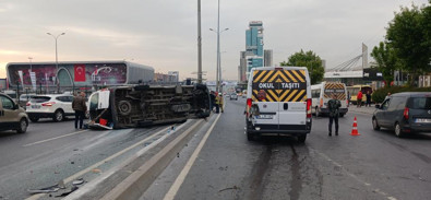 Beylikdüzü E-5'te kaza! İşçi servisi minibüsüne çarparak devrilmesine neden oldu, 13 kişi yaralandı - Resim : 1