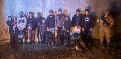 Edirne'de kaçak göçmenler ve 1 organizatör yakalandı! - Resim : 1