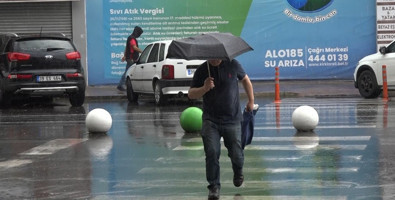 Kırklareli’nde aniden başlayan sağanak yağış vatandaşlara zor anlar yaşattı - Resim : 1