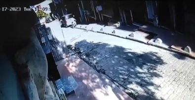 Ölümden döndü: 4 yaşındaki küçük kız 3.kattan arabanın üzerine düştü! - Resim : 1