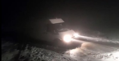 Mayıs ayında yağan kar ve tipi yüzünden yol ulaşıma kapandı! - Resim : 1