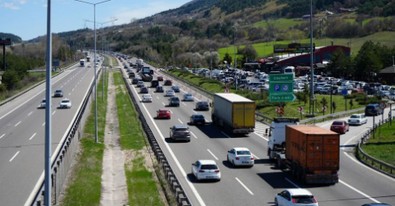 9 günlük bayram tatili başladı: Yollarda trafik nasıl? İşte yollardaki son durum! Akın akın adeta göç ediyorlar! - Resim : 3