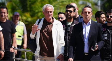 Fenerbahçe'de 10,5 milyon euro tazminatı olan Mourinho kendi giderse Ali Koç, B planını hazırladı! Yine dünyaca ünlü bir hoca getirecek - Resim : 1