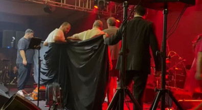 Sevcan Orhan sahnede kalp krizi geçirdi! - Resim : 1