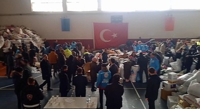 Hem yürekler hem ocaklar, onlar için yandı! Her evde depremzedeler için yüzlerce ekmek pişirdiler - Resim : 1