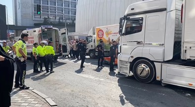 Camiden çıkan adam TIR'ın altında can verdi - Resim : 1