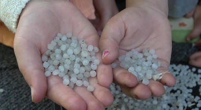 Muş’ta dolu ile birlikte yağan bilinmeyen cisimler şaşırttı! Vatandaşlar konunun incelenmesini istiyor - Resim : 2