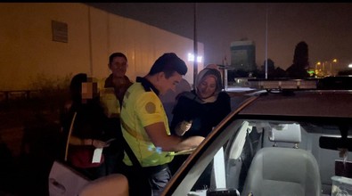 Özrü kabahatinden büyüktü! Alkollü baba, polislerden kurtulmak için suçu kızına attı! - Resim : 1