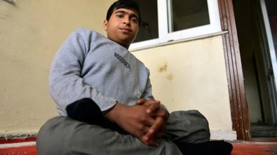 Akülü tekerlekli sandalyesi çalınan genç: Hayatımı 100 liraya eskiciye satmışlar - Resim : 1