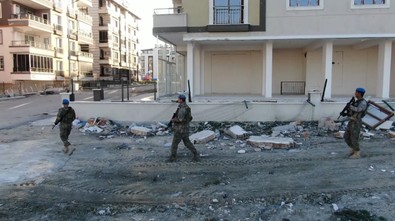 Komandolar Hatay sokaklarında! Yağmacılara geçit yok - Resim : 1