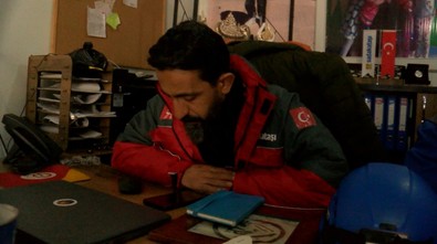 Bir aile depremde yok oldu! Babanın kızlarına yazdığı not okuyanları paramparça etti: Midenize haram lokma indirmedim... - Resim : 1