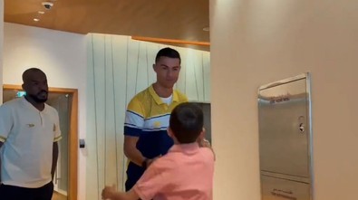 Cristiano Ronaldo'dan alkışlanacak hareket! Depremzede çocuğun hayalini gerçeğe dönüştürdü, yürekleri ısıttı! - Resim : 1