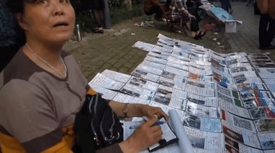 Gelin damat satılan pazar akıllara durgunluk verdi... Domates biber patlıcan seçer gibi gelin damat satılıyor - Resim : 1