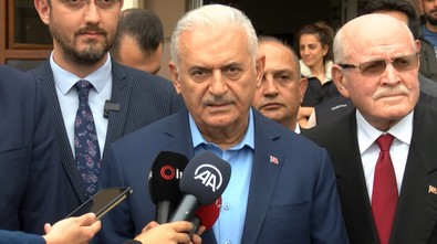 Binali Yıldırım'dan kabinden geç çıkan eşine esprili yanıt: Ne oldu hanım karar veremedin mi? - Resim : 2