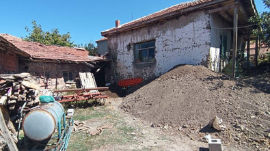 Tadilat ettiği ahırın çökmesiyle ölümle burun buruna geldi! - Resim : 1