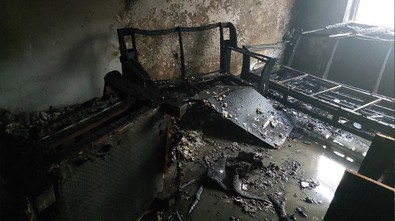 Çakmakla oyunun sonu kötü bitti... 3 katlı evde çıkan yangında 3'ü çocuk 5 kişi yaralandı! - Resim : 2