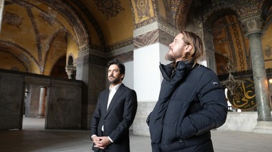 Hollywood yıldızı Travis Fimmel, Bakan Yardımcısı Mumcu ile Ayasofya Camii’ni gezdi - Resim : 2
