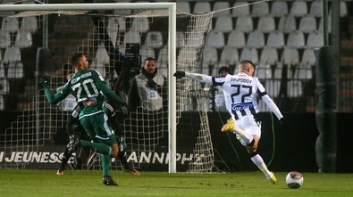 Fatih Terim’li Panathinaikos’a PAOK’a darbesi! Atılan gol sonrası saha karıştı, polis içeri girdi! Terim sinirden çılgına döndü - Resim : 2