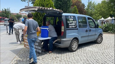 Emekli oldu kendini hayır işlerine verdi! Yazları limonata, kışları sıcak çorba! - Resim : 1