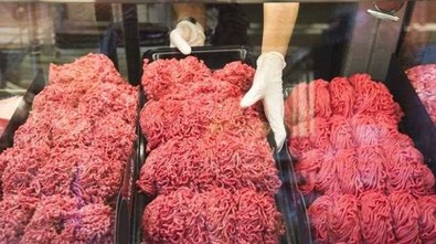Kurbanlıklar cep yakıyor! Vatandaşlar ucuz et alabilmek için sabaha karşı Et ve Süt Kurumu önünde kuyruğa giriyor - Resim : 2