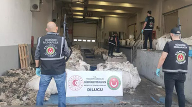 Adım adım takip edildiler! Kuru üzüm ve keçi yılı yüklü tırların içinden çıkanlar şoke etti! - Resim : 1