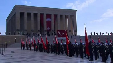 Cumhurbaşkanı Erdoğan ve Devlet Erkanı Anıtkabir'de! - Resim : 1