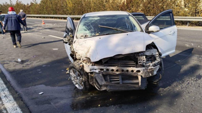 Şanlıurfa'da iki araç feci şekilde çarpıştı: 1'i ağır 10 yaralı - Resim : 1