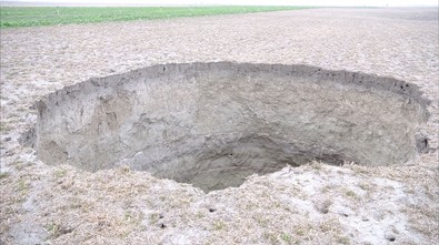 Bu bölgede çok sık obruk oluşuyor! Tam 25 metre derinliğinde - Resim : 2