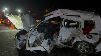 Kars'ta bayram öncesi feci kaza! Otomobiller hurdaya döndü: 2 ölü, 5 yaralı - Resim : 1