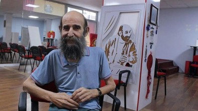 Türk tiyatro ve televizyon dünyasının acı kaybı.. Uğurtan Sayıner vefat etti - Resim : 1