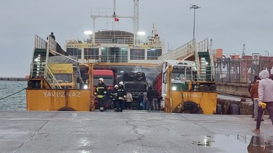 Tekirdağ'da feribotta yangın! Araçlar küle döndü - Resim : 1