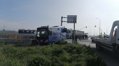 Manisa’da can pazarı! Cezaevi nakil aracı tırla çarpıştı: Çok sayıda yaralı! - Resim : 2